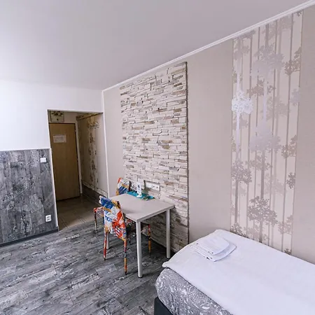 Point 3* Brno